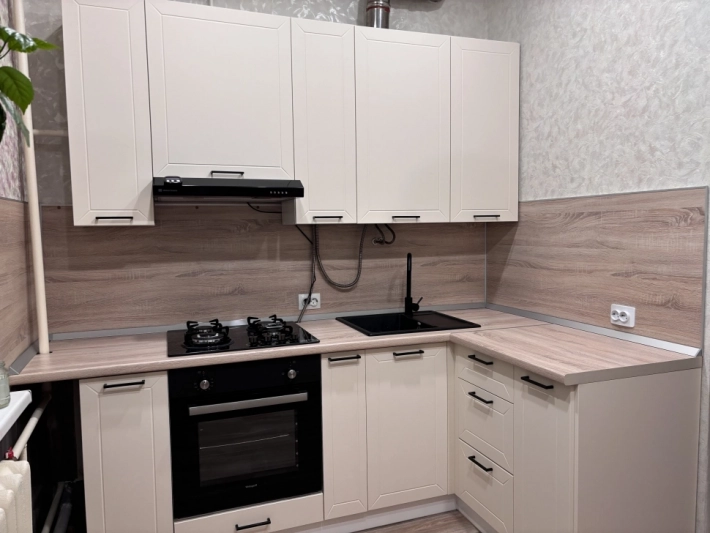 Кухня Вектор в цвете Магнолия в сочетании с Дуб Сонома