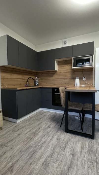 Кухня Модерн New с фасадами в цвете Графит в сочетании с дуб Вотан