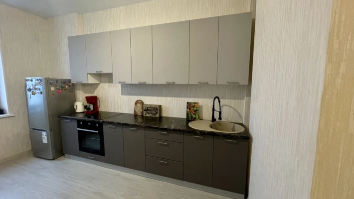 Кухня Модерн New со светло-серыми фасадами Нео и темно-серыми Грей нубук