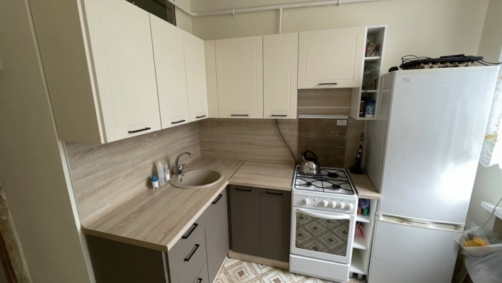 Кухня Вектор в цветах Магнолия и Базальт в сочетании дуб Сонома