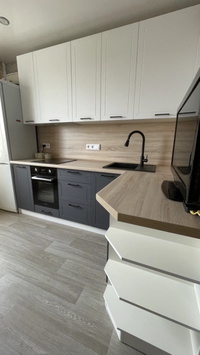 Кухня Вектор в цветах Бланж и Графит в сочетании с дуб Сонома