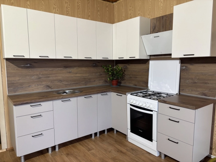 Кухня Модерн New с фасадами Бланж и Нео в комбинации с Дуб Эдда