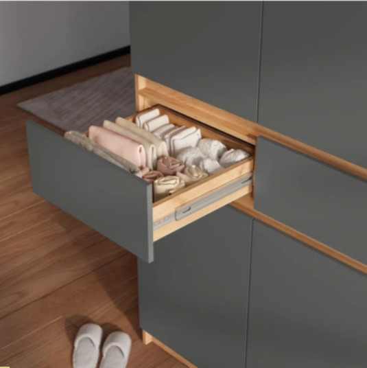 Шкаф 3-х створчатый Багира ШК-08