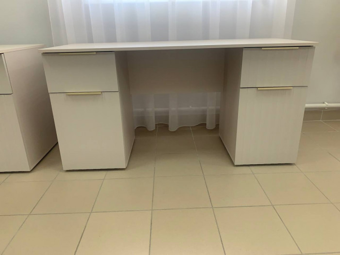 Стол письменный 2-х тумбовый Тефия